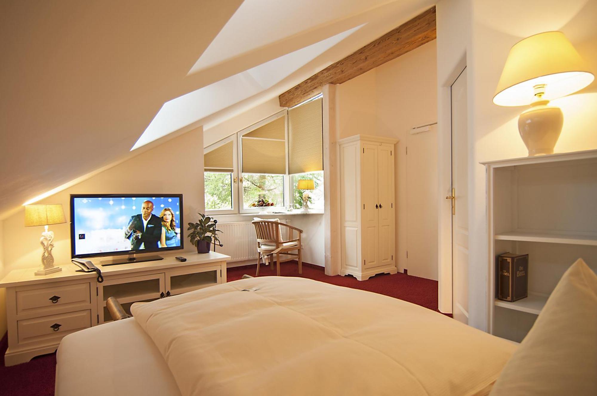 Landhaus Hotel فولفراتسهاوزن الغرفة الصورة